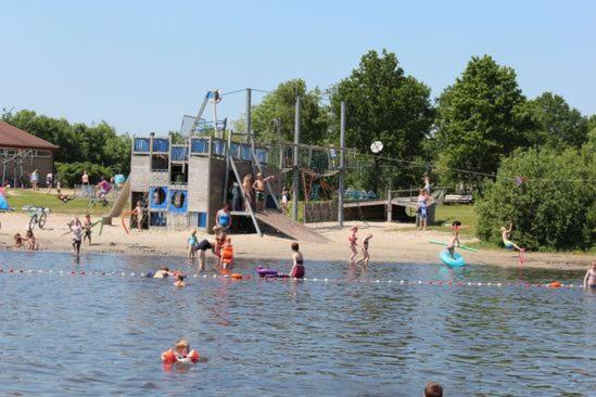 Stacaravan Op 5 Sterren Vakantiepark De Kuilart Friesland Aan Het Meer Met Zwembad 5P 237 Koudum Zewnętrze zdjęcie